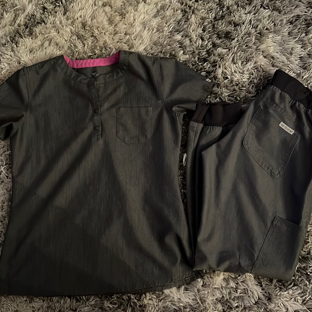 Med couture petite Xs used scrubs